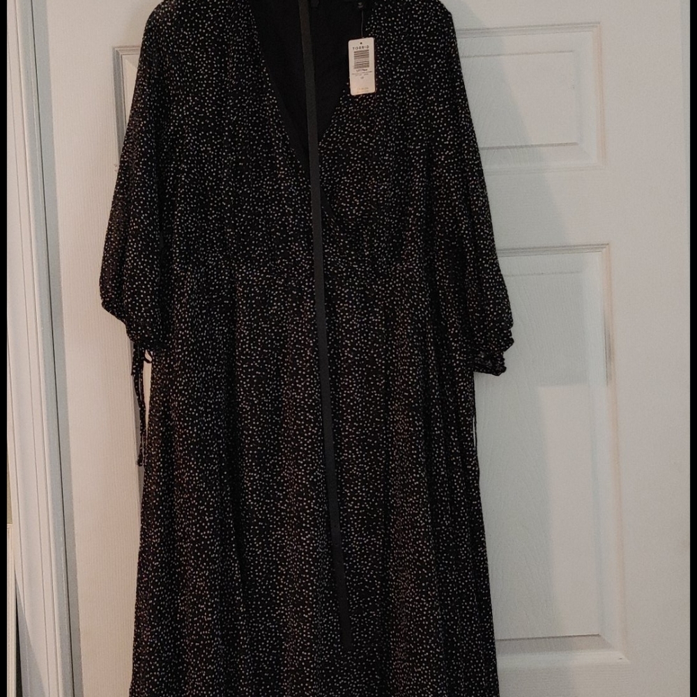 ✨NWT✨ Torrid Ditsy-Dot Dress